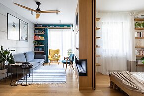 Deluxe Apartment Przedwiosnie by Renters