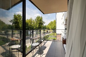 Deluxe Apartment Przedwiosnie by Renters