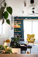 Deluxe Apartment Przedwiosnie by Renters