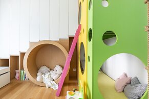 Deluxe Apartment Przedwiosnie by Renters