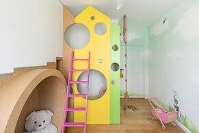 Deluxe Apartment Przedwiosnie by Renters