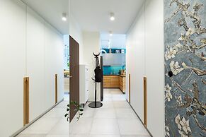 Deluxe Apartment Przedwiosnie by Renters