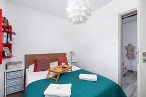 Rainbow Apartment Krakow by Renters