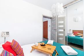 Rainbow Apartment Krakow by Renters