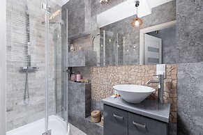 Rainbow Apartment Krakow by Renters