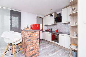 Rainbow Apartment Krakow by Renters