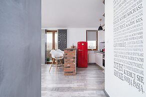 Rainbow Apartment Krakow by Renters