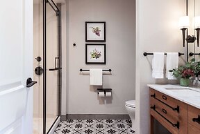 The Lodge at Healdsburg, Tapestry Collection by Hilton