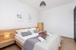 Apartment Krakow Rydlowka 44 by Renters