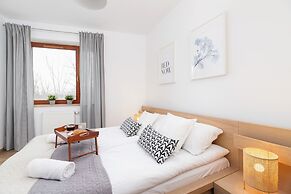 Apartment Krakow Rydlowka 44 by Renters