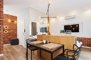 Krakow Old Town Rakowicka by Renters