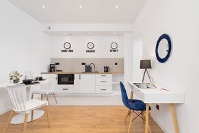Studio Krakow Starowislna by Renters