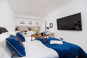 Studio Krakow Starowislna by Renters