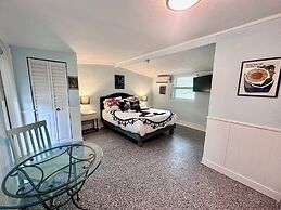 Neptune's Grotto Waterfront Retreat