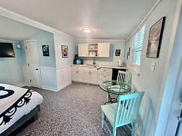 Neptune's Grotto Waterfront Retreat