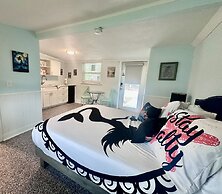 Neptune's Grotto Waterfront Retreat