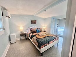 Neptune's Grotto Waterfront Retreat