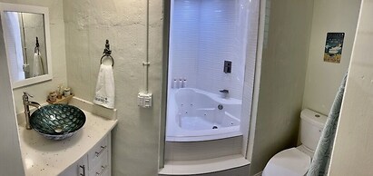 Neptune's Grotto Waterfront Retreat