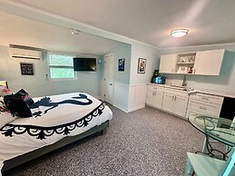 Neptune's Grotto Waterfront Retreat