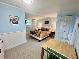 Neptune's Grotto Waterfront Retreat