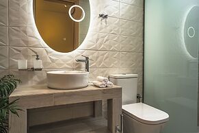 Andy & Hari's Elegant Town Studios