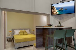 Andy & Hari's Elegant Town Studios