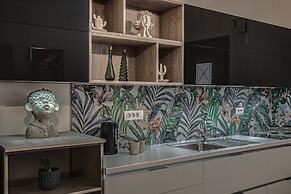 Andy & Hari's Elegant Town Studios