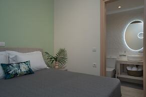 Andy & Hari's Elegant Town Studios