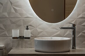 Andy & Hari's Elegant Town Studios