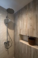 Andy & Hari's Elegant Town Studios