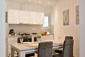 GTD8210 - Acropolis Cozy Apt.