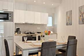 GTD8210 - Acropolis Cozy Apt.