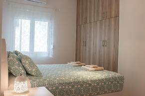 GTD8210 - Acropolis Cozy Apt.