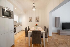 GTD8210 - Acropolis Cozy Apt.