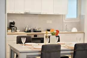 GTD8210 - Acropolis Cozy Apt.