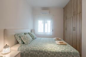 GTD8210 - Acropolis Cozy Apt.