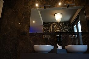 LAMBERTI BOUTIQUE HOTEL