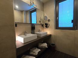 LAMBERTI BOUTIQUE HOTEL