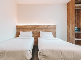 A Hotel Desker