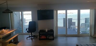 Harbour Island 106l 2 Bedroom Condo by RedAwning