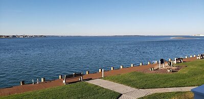 Harbour Island 106l 2 Bedroom Condo by RedAwning