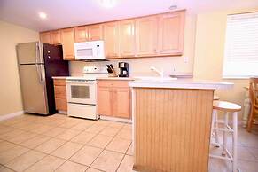 Seal Beach 13n 3 Bedroom Townhouse by RedAwning