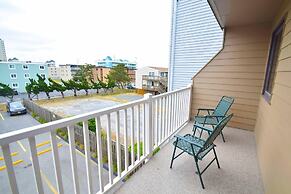 Seal Beach 13n 3 Bedroom Townhouse by RedAwning
