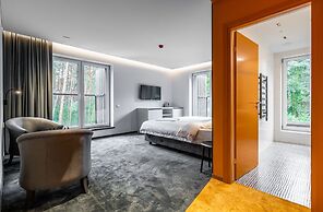 ESE  Hotel