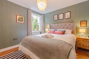Stylish 1 Bedroom Flat in Fulham With Patio