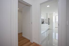 Liiiving -Luxury River View Apartment IV