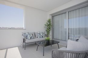 Liiiving -Luxury River View Apartment IV