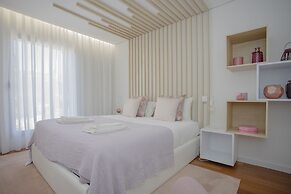 Liiiving -Luxury River View Apartment IV