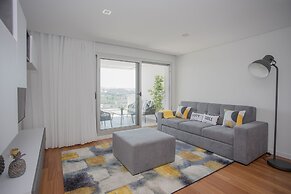 Liiiving -Luxury River View Apartment IV