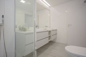 Liiiving -Luxury River View Apartment IV